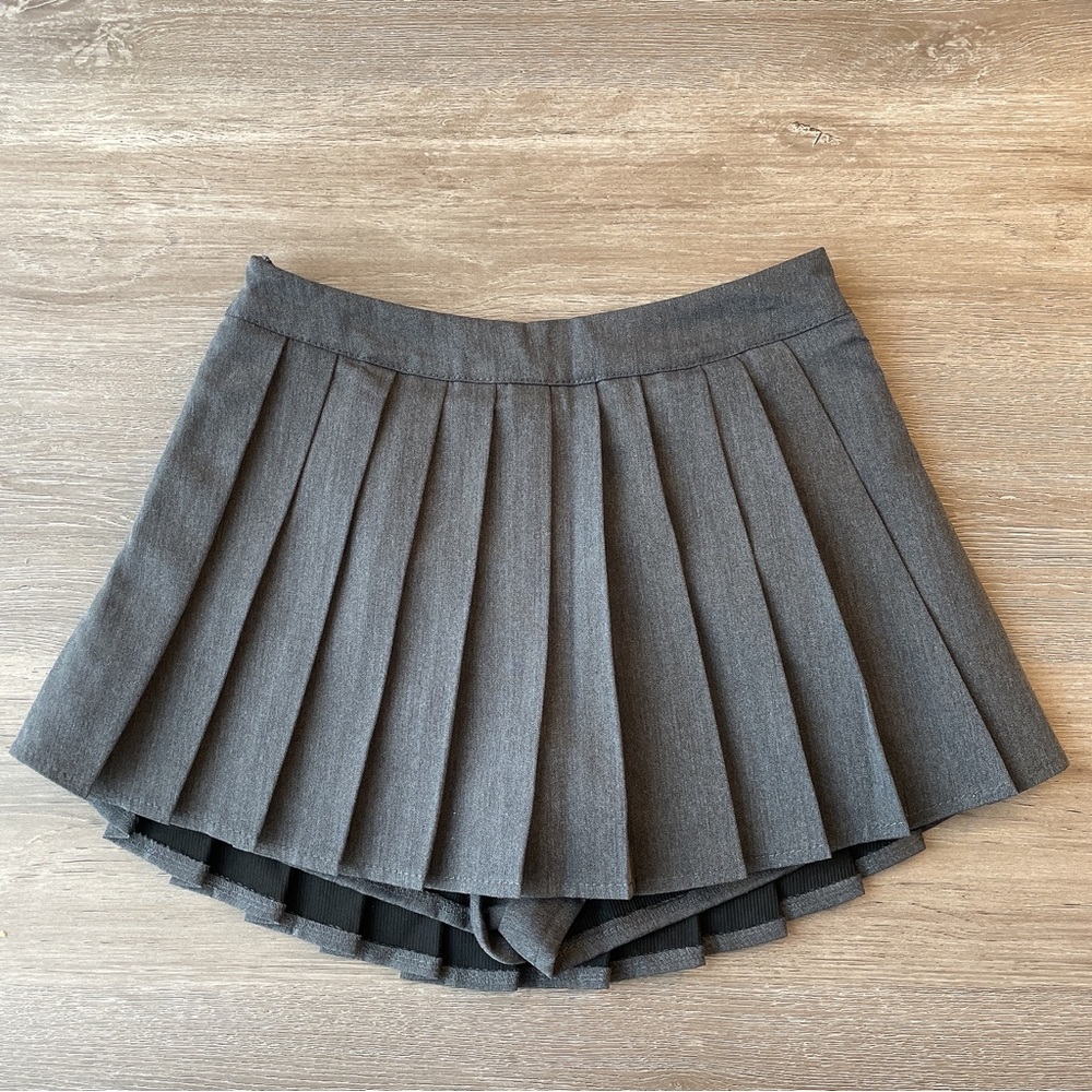 pleated mini skirt
